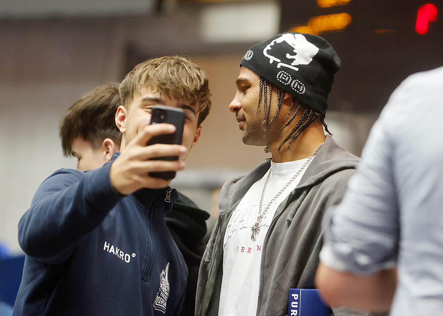 Serge Gnabry weckte in der Arena Hohenlohe das Interesse der Fans.