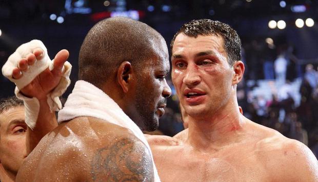 Wladimir Klitschko (r) und Tony Thompson k&auml;mpften bereits 2008 gegeneinander. Foto: Marcus Brandt
