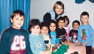Bei Erzieherin Marta Engel im Kindergarten Regenbogen in Massenbachhausen bekommen die Spri-Spra-Sprechm&auml;use eine intensive Sprachf&ouml;rderung. (Foto: Gabi Muth)