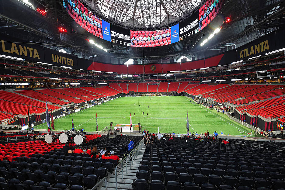 Atlanta (USA): Mercedes-Benz Stadium mit Platz f&uuml;r 75.000 Zuschauer. In Atlanta werden f&uuml;nf Gruppenspiele, ein Sechzehntel-, ein Achtel- und ein Halbfinale ausgetragen.