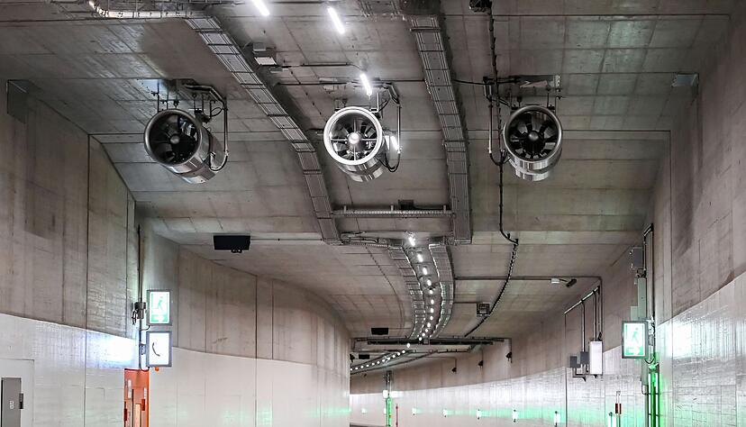 Innenaufnahme des gesperrten Karlsruher Autotunnels.