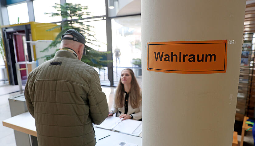 Wahllokal im Rathaus Bad Rappenau. In Bad Rappenaus Kernstadt und den Ortsteile können Bürger am 9. November ihre Stimme für die neue Amtsperiode des OB abgeben. Wahllokal im Rathaus Bad Rappenau. In Bad Rappenaus Kernstadt und den Ortsteile können Bürger am 9. November ihre Stimme für die neue Amtsperiode des OB abgeben.