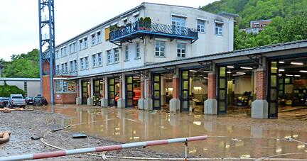 Wenn selbst &minus; wie hier beim Hochwasser 2016 in Künzelsau &minus; die Feuerwache "Land unter!" meldet, braucht es ein ausgefeiltes Konzept für den reibungslosen Ablauf der Rettungsarbeiten.
Foto: Archiv/Zimmermann