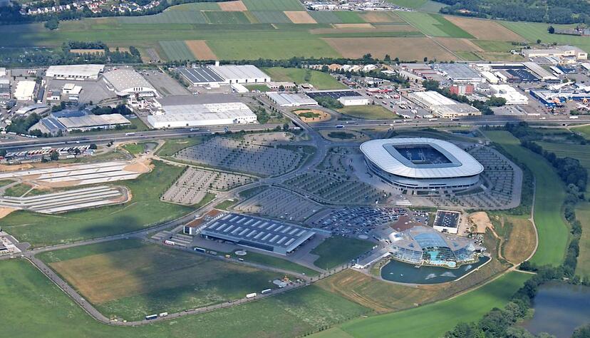 Stadion, Badewelt, Museum, im Hintergrund das Stadtzentrum: Sinsheim will seine touristischen Tr&uuml;mpfe selbst vermarkten.Foto: Archiv/Thimm