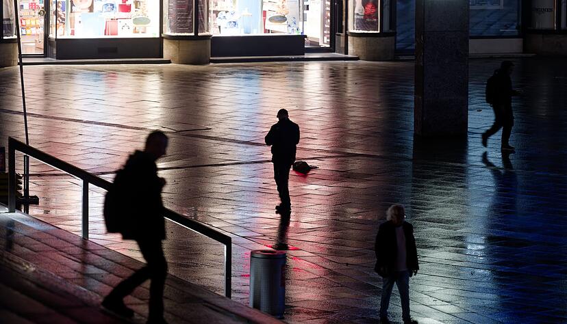 Nicht nur auf der Stra&szlig;e f&uuml;hlen sich viele Frauen unsicher. (Symbolbild)