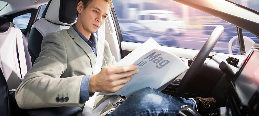 Heute noch Science Fiction, aber langfristig Realität: Der Fahrer wird zum Passagier und hat Zeit für andere Dinge im Auto. Foto: dpa Heute noch Science Fiction, aber langfristig Realität: Der Fahrer wird zum Passagier und hat Zeit für andere Dinge im Auto. Foto: dpa