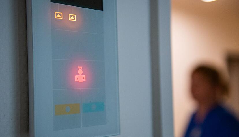 Die Sterbebegleitung todkranker Patienten, die mit ihrem Schicksal hadern und große Angst vor dem Sterben haben, kann für die Fachkräfte in der Palliativpflege psychisch sehr herausfordernd sein. Die Sterbebegleitung todkranker Patienten, die mit ihrem Schicksal hadern und große Angst vor dem Sterben haben, kann für die Fachkräfte in der Palliativpflege psychisch sehr herausfordernd sein.