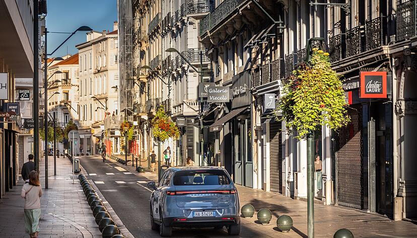 Unterwegs zum kleinen Einkaufsbummel? Wer einladen will, hat im B10 bis zu maximal 1.300 Liter Stauraum parat.