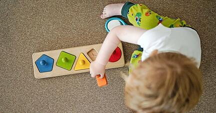 Auch wenn Kinder mal für sich spielen, ist in den Kitas eine stetige Aufsicht durch Fachpersonal wichtig. Der Bildungsverband VBE sieht wegen des Personalmangels jedoch große Probleme.
Foto: dpa Auch wenn Kinder mal für sich spielen, ist in den Kitas eine stetige Aufsicht durch Fachpersonal wichtig. Der Bildungsverband VBE sieht wegen des Personalmangels jedoch große Probleme.
Foto: dpa