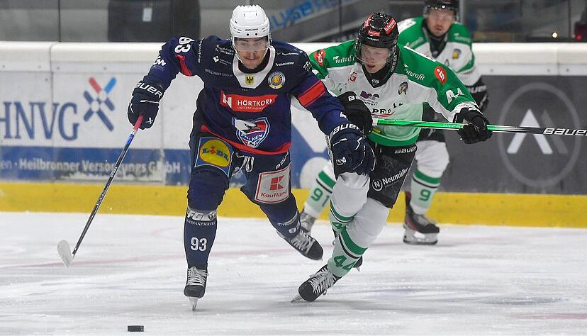 Alec Zawatsky (links) hat die Falken-Verantwortlichen w&auml;hrend seines Tryout-Vertrags &uuml;berzeugt und zahlt das Vertrauen nun mit Leistung zur&uuml;ck. Und der 24-j&auml;hrige Deutsch-Kanadier hat noch viel vor.
Foto: Mario Berger