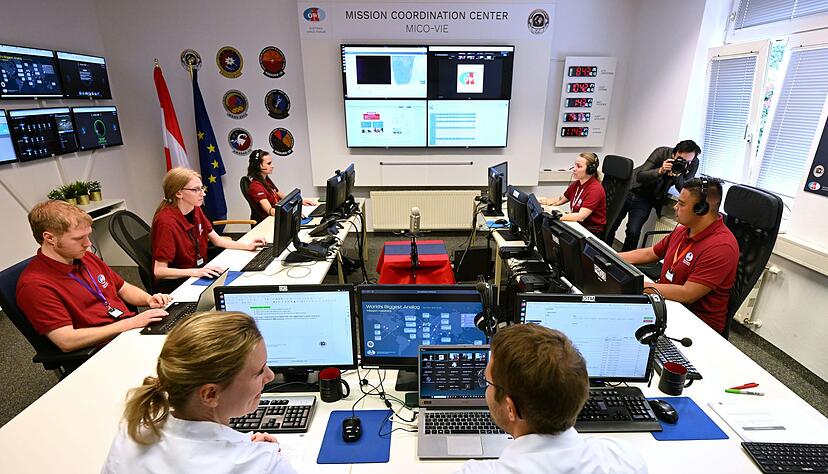 Weltweit simulieren zwei Wochen lang 17 Teams einige Bedingungen einer Mars- und Mondmission. Das Projekt wird in Wien vom &Ouml;sterreichischen Weltraum Forum koordiniert.