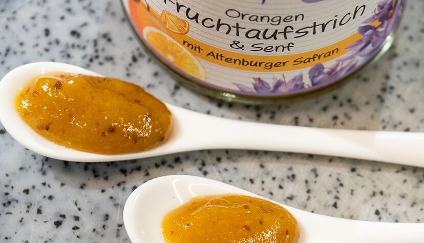 Der Orangenfruchtaufstrich mit Senf und Altenburger Safran ist eine Erfindung von Küchenmeister Martin Schlösser.