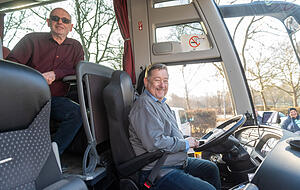 Selim Cejovic (links) und Alexander Schmidt bringen die Neckarsulmer Bundesliga-Handballerinnen am Wochenende nach Buxtehude und wieder zur&uuml;ck.