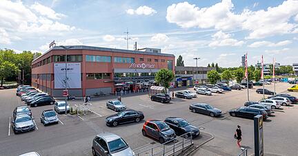 Im Gebäude des Media Markts in Heilbronn sind auch Verwaltungsbereiche des Konzerns untergebracht. Eine Abteilung wird nun allerdings nach Spanien verlagert − etwa 80 Beschäftigte verlieren ihren Arbeitsplatz.
Foto: Archiv/Berger