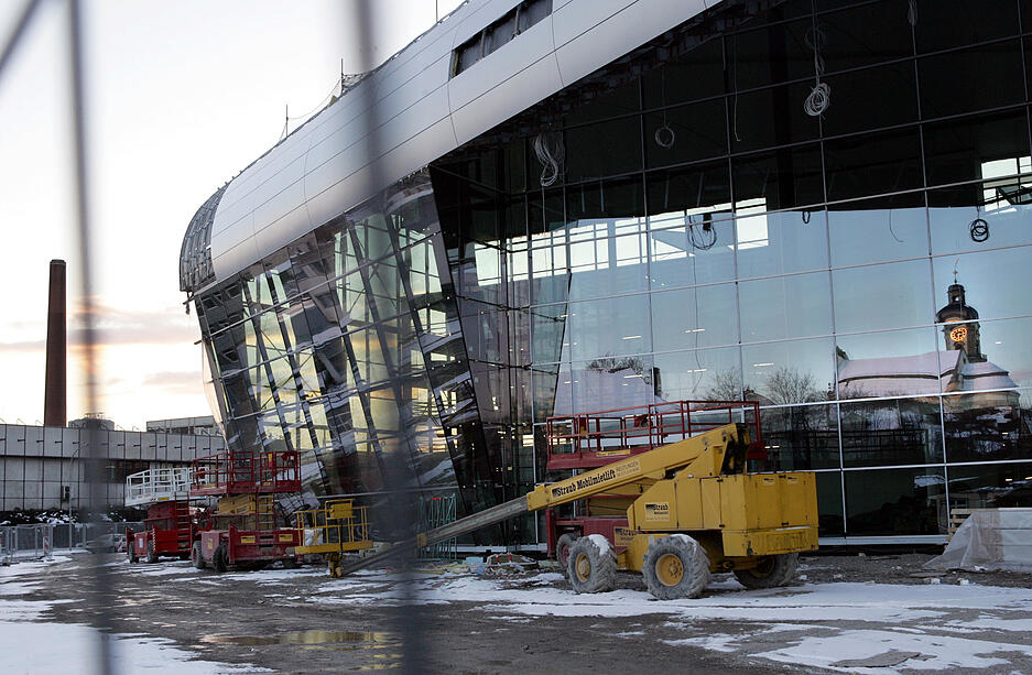 Blick auf die Baustelle des Audi-Forums im M&auml;rz 2005.