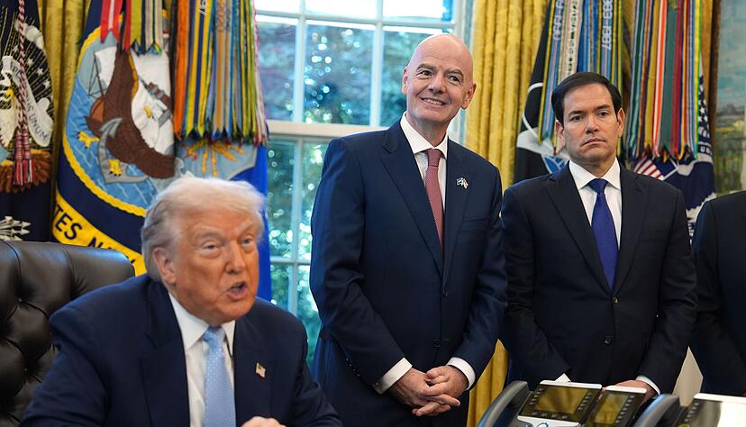 Wer h&ouml;rt auf wen? In der Frage zur WM-Teilnahme des Iran kommt es auf US-Pr&auml;sident Donald Trump (l), Au&szlig;enminister Marco Rubio (r) und FIFA-Pr&auml;sident Gianni Infantino an. (Archivbild)