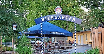 Der Biergartenbetrieb wird nach Schließung des Freibads weitergehen. Geplant sind ein Oktoberfest und einige Aktionstage bis Jahresende.  
Foto: Gustav Döttling