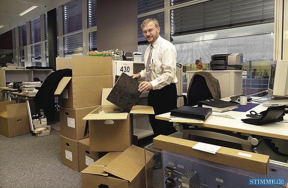 Die Mitarbeiter des Standorts, darunter viele Ingenieure, werden teils neu eingestellt, kommen aber auch von anderen Bosch-Standorten ins neue Entwicklungszentrum. In mehreren Phasen ziehen sie, wie hier im Januar 2004, nach Abstatt um. Die Mitarbeiter des Standorts, darunter viele Ingenieure, werden teils neu eingestellt, kommen aber auch von anderen Bosch-Standorten ins neue Entwicklungszentrum. In mehreren Phasen ziehen sie, wie hier im Januar 2004, nach Abstatt um.