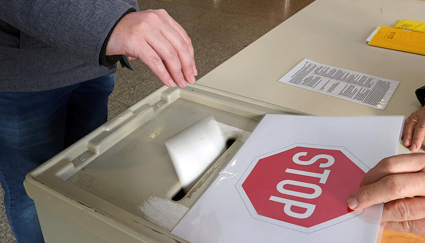 Wahllokal in Bad Friedrichshall: Die Bewerber im Wahlkreis Heilbronn äußern sich zu den Ergebnissen. Wahllokal in Bad Friedrichshall: Die Bewerber im Wahlkreis Heilbronn äußern sich zu den Ergebnissen.