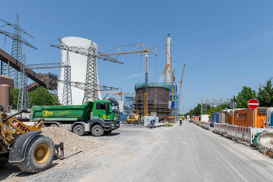Die Gasturbine ist seit Freitag im Kraftwerk Heilbronn eingebaut. Doch die Bauarbeiten gehen weiter.