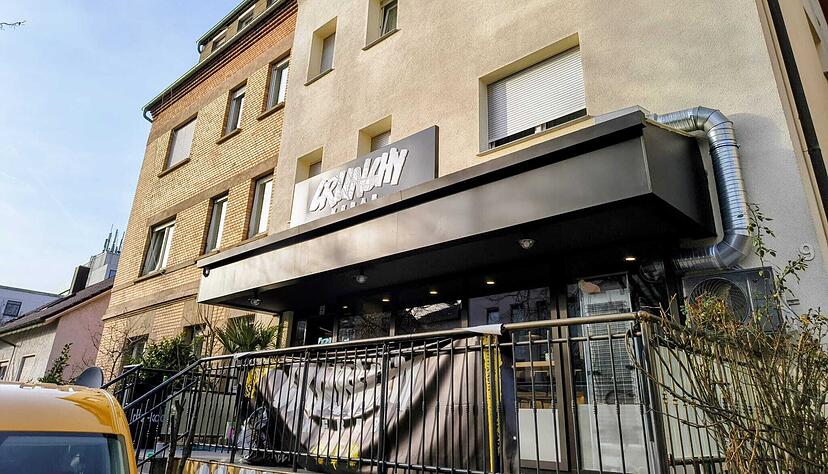 Die Filiale von Crunchy Burger in der Heilbronner Pf&uuml;hlstra&szlig;e darf einen Monat nach der Schlie&szlig;ung wieder &ouml;ffnen.