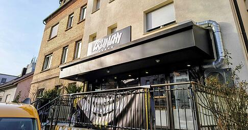 Die Filiale von Crunchy Burger in der Heilbronner Pf&uuml;hlstra&szlig;e darf einen Monat nach der Schlie&szlig;ung wieder &ouml;ffnen.