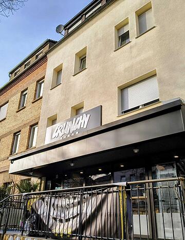 Die Filiale von Crunchy Burger in der Heilbronner Pf&uuml;hlstra&szlig;e darf einen Monat nach der Schlie&szlig;ung wieder &ouml;ffnen.