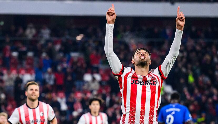 Grifo trifft schon wieder: Der Offensivspieler verwandelte den Elfmeter zum 1:0.