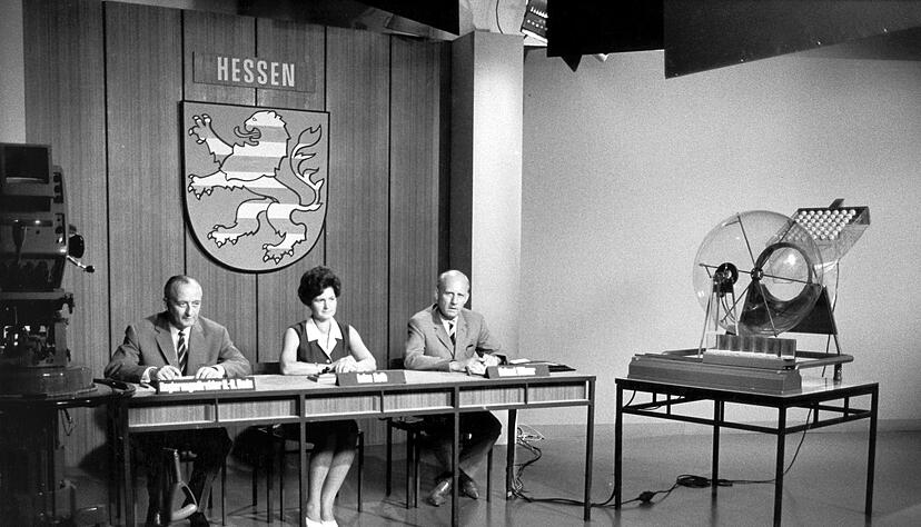 Die Ziehung der Lottozahlen kam 1965 ins Fernsehen. (Archivbild)