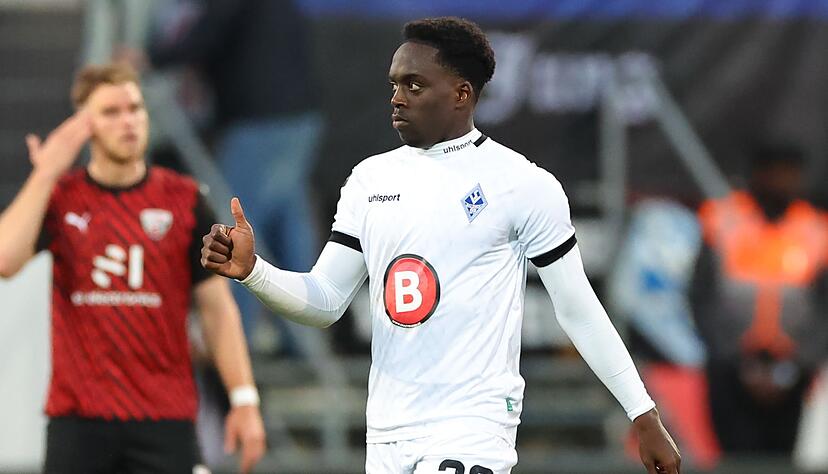 Sorgt f&uuml;r &Auml;rger zwischen Mannheim nach Paderborn: Kennedy Okpala (r). (Archivbild)