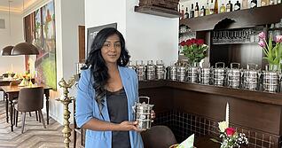 Rathika Soosaithasan f&uuml;hrt das Lokal Thamarai in Heilbronn-Sontheim mit ihrer Mutter. Neu sind die Tiffinboxen im Mittagsangebot.