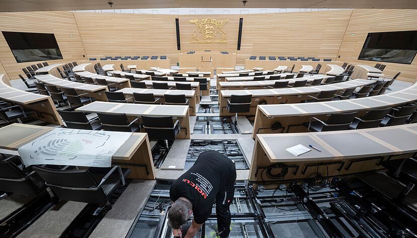 W&auml;hrend im Landtag schon die Umbauarbeiten f&uuml;r die neue Sitzordnung im Plenarsaal laufen, stocken die Gespr&auml;che zwischen Gr&uuml;nen und CDU &uuml;ber eine m&ouml;gliche Fortsetzung von Gr&uuml;n-Schwarz offenbar.