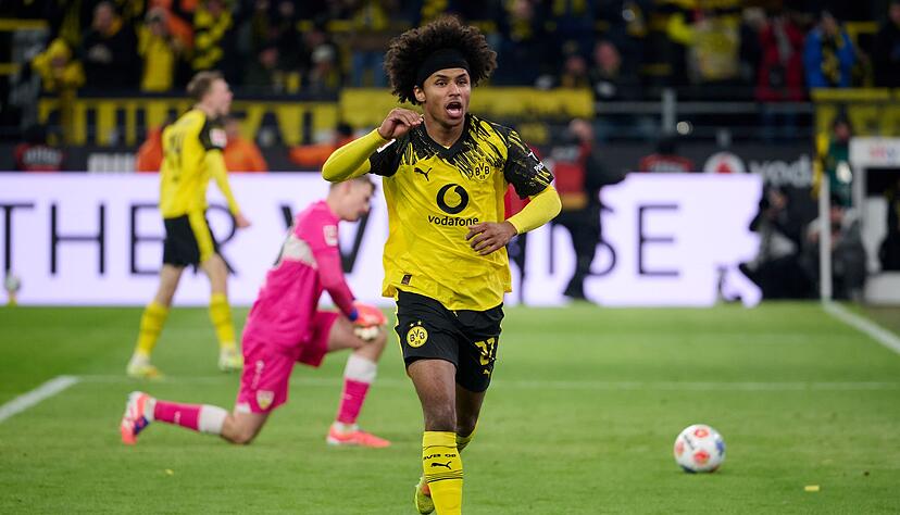 Karim Adeyemi traf zum 3:2 nach seiner Einwechslung Karim Adeyemi traf zum 3:2 nach seiner Einwechslung