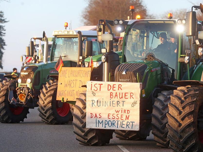 Ohne Bauern gibt es keine Zukunft, so die Haltung der Bauern vor der Lidl-Zentrale.
