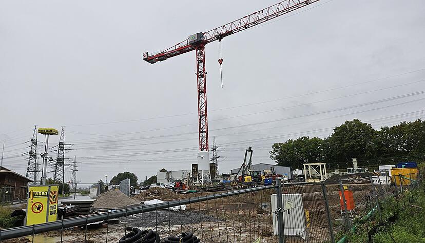 An dieser Baustelle finden die Sprengungen f&uuml;r den 200 Meter tiefen Schacht statt.