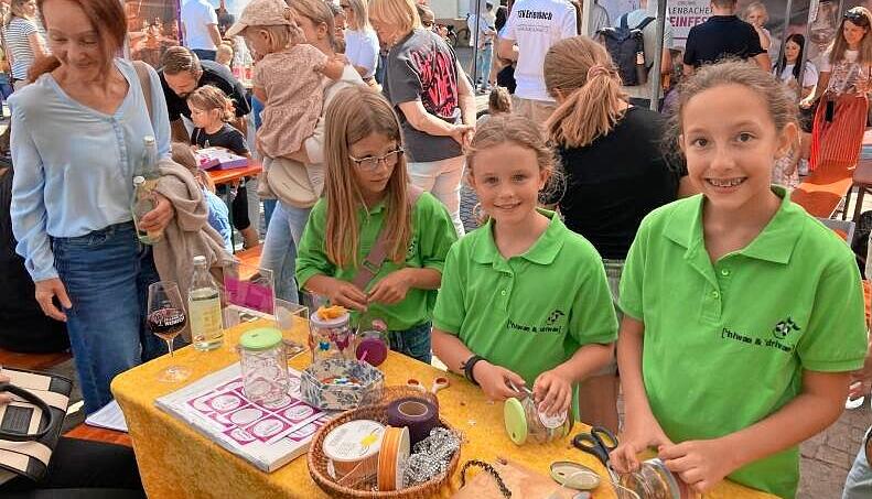 Basteln und Schminken: Das Traubenkinder-Programm lockte am Sonntag zahlreiche Familien an.