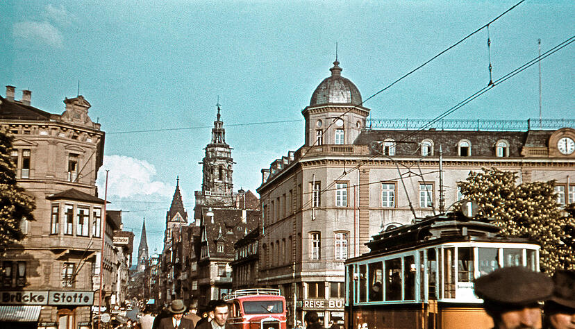 Historische Aufnahme aus dem Stadtarchiv: Von der Neckarbrücke aus zu sehen sind die Kilianskirche sowie die Friedenskirche. Das Foto stammt aus der Zeit nach 1930. Historische Aufnahme aus dem Stadtarchiv: Von der Neckarbrücke aus zu sehen sind die Kilianskirche sowie die Friedenskirche. Das Foto stammt aus der Zeit nach 1930.