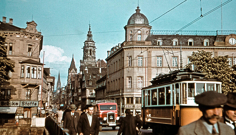 Historische Aufnahme aus dem Stadtarchiv: Von der Neckarbrücke aus zu sehen sind die Kilianskirche sowie die Friedenskirche. Das Foto stammt aus der Zeit nach 1930.
