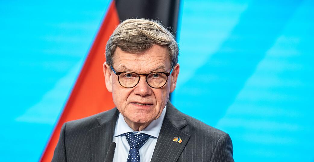 Die Bundesregierung will nach drei Sonderfl&uuml;gen aus dem Oman auch aus der saudischen Hauptstadt Riad in der Nahost-Region gestrandete Deutsche in die Heimat zur&uuml;ckbringen. Das k&uuml;ndigte Au&szlig;enminister Johann Wadephul (CDU) an.
