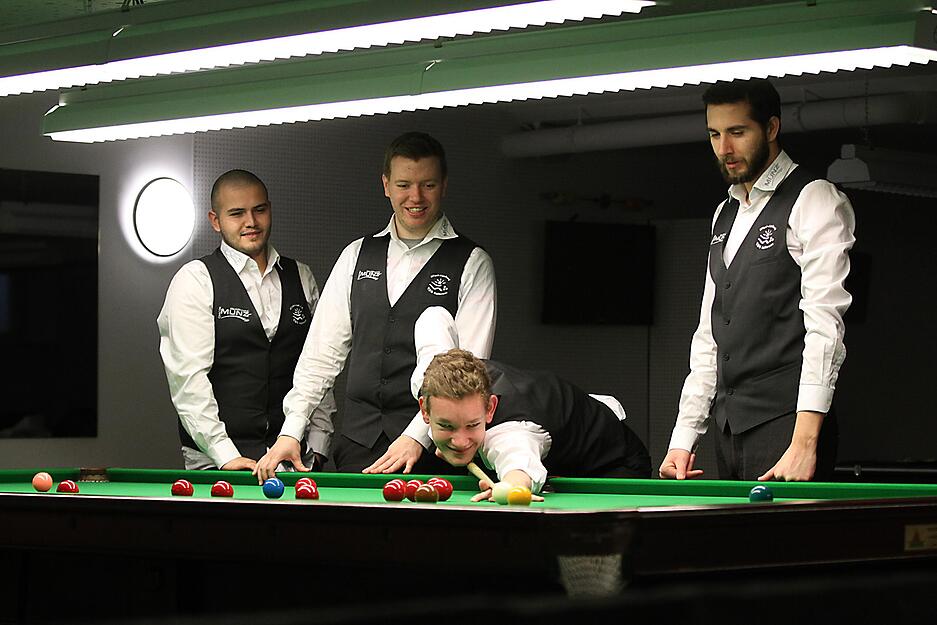 Die Snooker-Mannschaft der TSG-Billard-Abteilung hofft bis zum letzten Spieltag auf die ganz gro&szlig;e Sensation, beendet ihre Premieren-Saison 2017/2018 in der 1. Bundesliga aber knapp geschlagen als deutscher Vizemeister. Auch die kleine Sensation ist ein gro&szlig;er Erfolg.