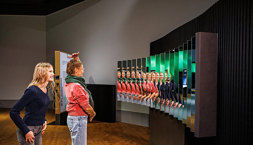 Die Sonderausstellung „Natur.Schau.Spiele.“ in der Heilbronner experimenta stellt Naturphänomene spielerisch dar und fokussiert die sinnliche Wahrnehmung. Die Sonderausstellung „Natur.Schau.Spiele.“ in der Heilbronner experimenta stellt Naturphänomene spielerisch dar und fokussiert die sinnliche Wahrnehmung.