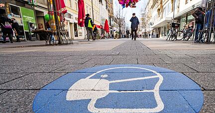 Mediziner aus der Region sagen eine erneute Maskenpflicht für den Herbst voraus. Für eine Impfkampagne sind sie bereit, Sorgen bereitet jedoch der Personalmangel. Mediziner aus der Region sagen eine erneute Maskenpflicht für den Herbst voraus. Für eine Impfkampagne sind sie bereit, Sorgen bereitet jedoch der Personalmangel.