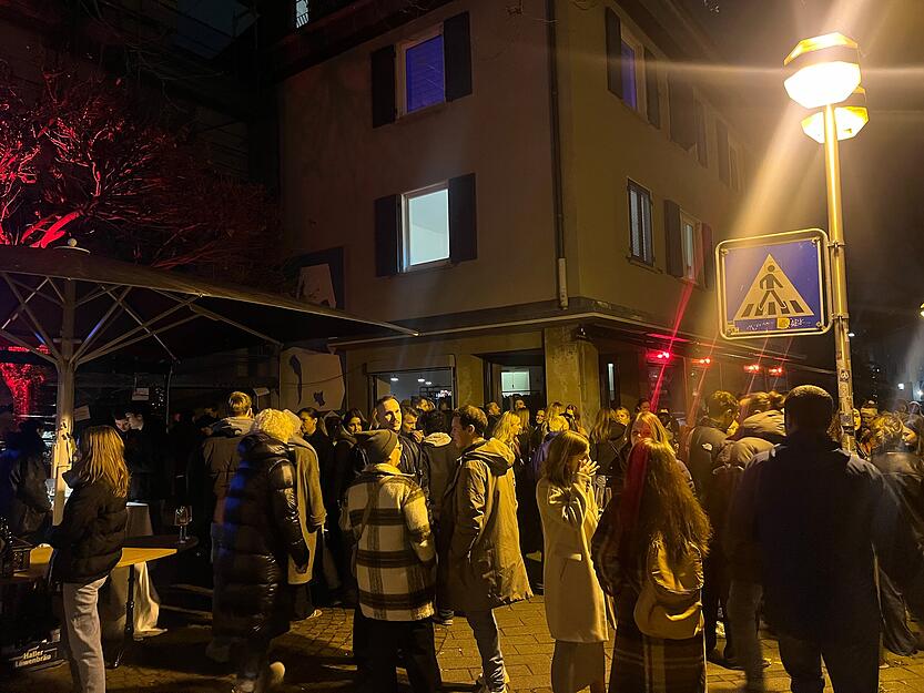 Großer Andrang am Samstagabend auch vor dem neuen Café Stretta. Großer Andrang am Samstagabend auch vor dem neuen Café Stretta.