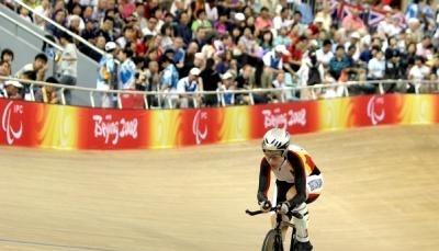 Bahnradsportlerin Natalie Simanowski gewinnt die Silbermedaille.