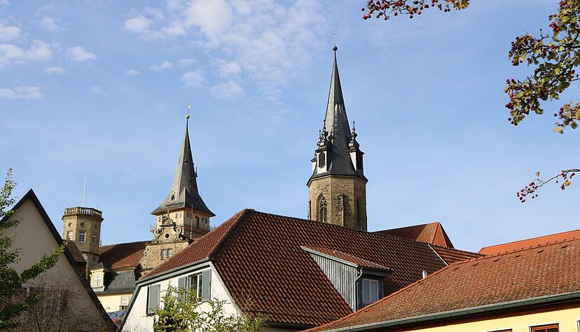 Nach harten Verhandlungen haben die Stadt Öhringen und das Landesamt jetzt eine Lösung gefunden, was die Errichtung von Solaranlagen auf den Dächern der Innenstadt belangt.