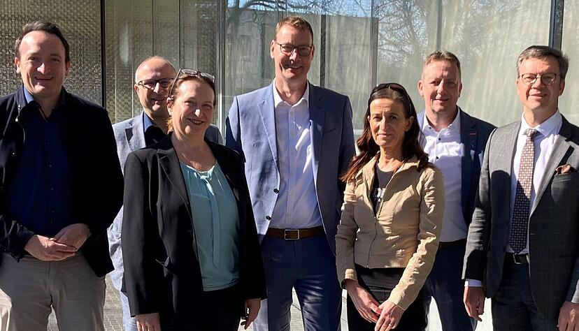 Das Fachkr&auml;fteb&uuml;ndnis Heilbronn-Franken mit (von links) J&ouml;rg Ernstberger, Andreas Schumm, Silvia Wagner, Volker Greff, Elke D&ouml;ring, Ralf Schn&ouml;rr und Bernhard Fe&szlig;ler richtete einen Appell an Politik, Wirtschaft und Gesellschaft.