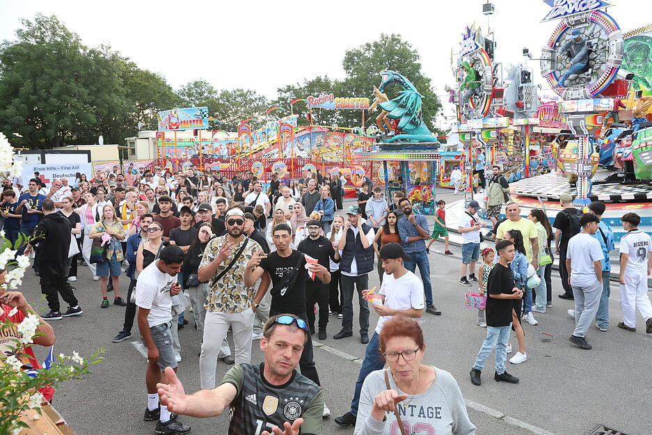 Das Heilbronner Volksfest ist während dem Viertelfinalspiel in vollem Gange.