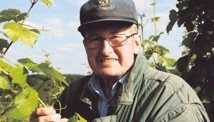 Der Wein, die Familie, das Unterland: Xaver Krauth hat viele Dinge um sich, die er sehr sch&auml;tzt. Vor allem freut er sich immer auf die Lese.Foto: Waltraud Langer