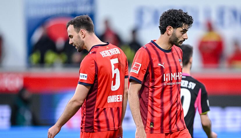 Hadern verboten: FCH-Trainer Schmidt fordert von seinen Spielern mentale Stärke. Hadern verboten: FCH-Trainer Schmidt fordert von seinen Spielern mentale Stärke.