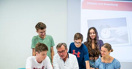 Regelm&auml;&szlig;ig bekommen die Sch&uuml;ler des Justinus-Kerner-Gymnasiums Besuch von Berufsberater J&uuml;rgen Haas von der Agentur f&uuml;r Arbeit.
Foto:Christiana Kunz